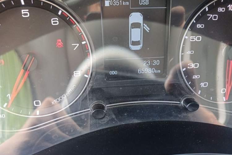 Used Zotye Z700 2016 1.8T Manual Luxury Model Odometer Close Up