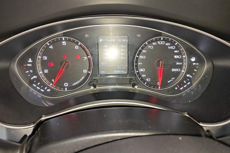 Used Zotye Z700 2016 1.8T Manual Elegant Model Odometer Close Up