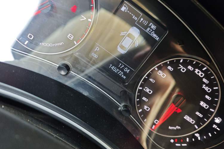 Used Zotye Z700 2016 1.8T DCT Elegant Version Odometer Close Up