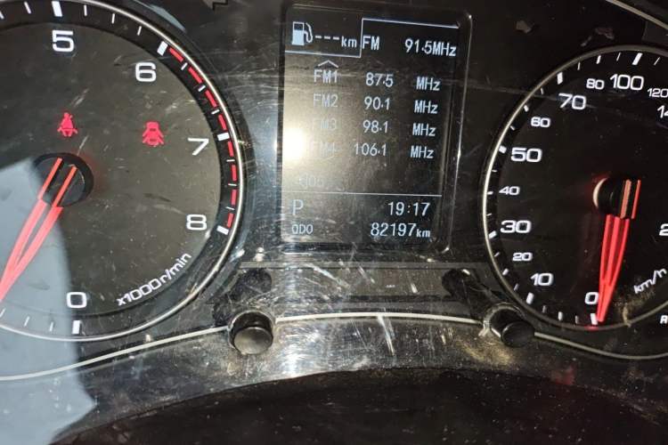 Used Zotye Z700 2016 1.8T DCT Elegant Version Odometer Close Up