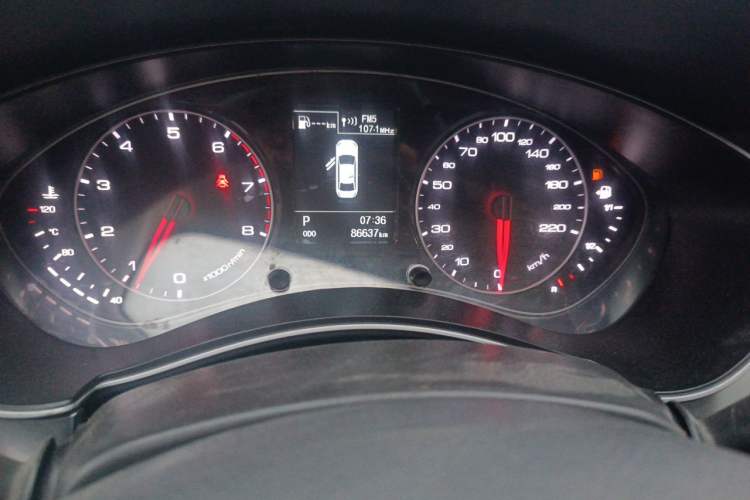 Used Zotye Z700 2016 1.8T DCT Prestige Edition Odometer Close Up