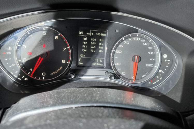 Used Zotye Z700 2016 1.8T DCT Elegant Version Odometer Close Up