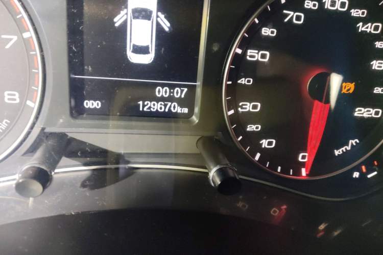 Used Zotye Z700 2016 1.8T Manual Elegant Model Odometer Close Up