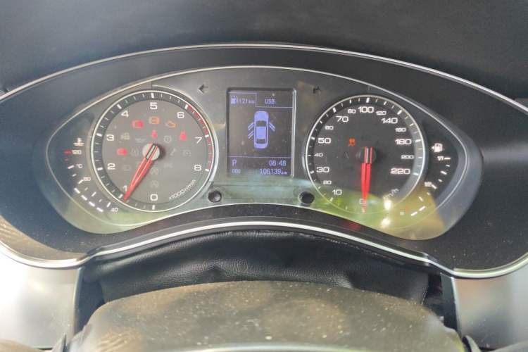 Used Zotye Z700 2016 1.8T DCT Elegant Version Odometer Close Up