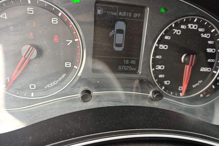 Used Zotye Z700 2016 1.8T Manual Luxury Model Odometer Close Up