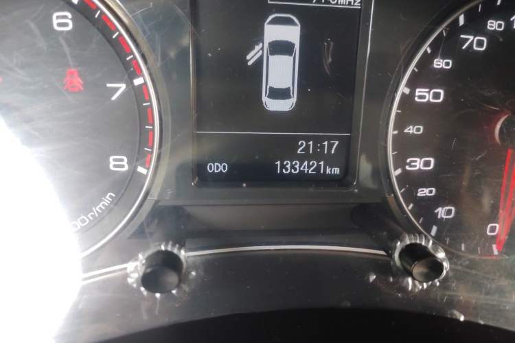 Used Zotye Z700 2016 1.8T Manual Luxury Model Odometer Close Up