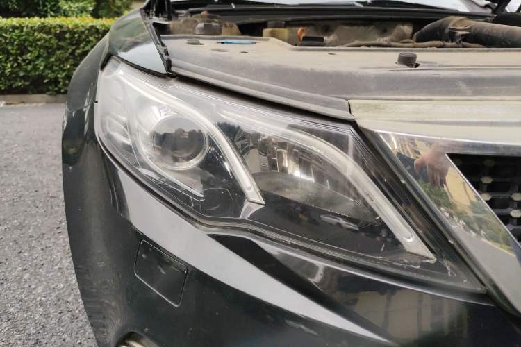 Used Zotye Z700 2016 1.8T Manual Luxury Model Right Front Headlight