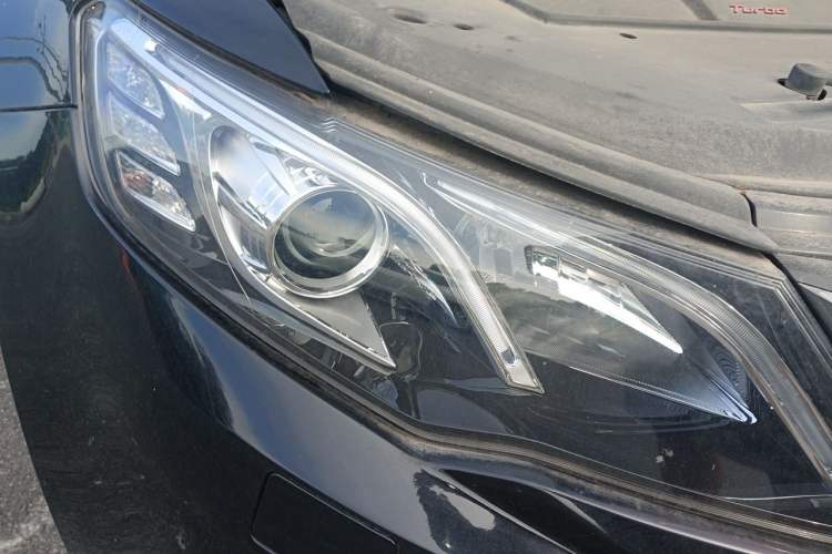 Used Zotye Z700 2016 1.8T Manual Luxury Model Right Front Headlight