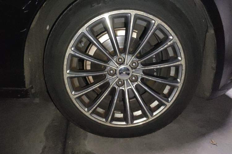 Used Zotye Z700 2016 1.8T DCT Elegant Version Right Front Wheel Hub