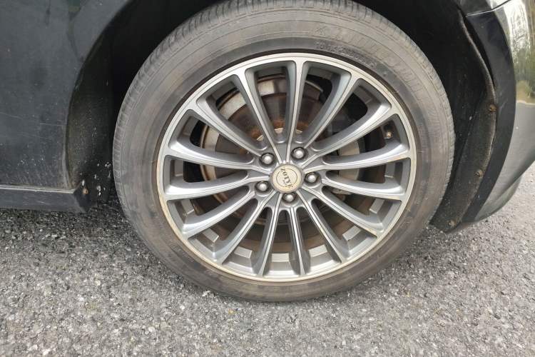 Used Zotye Z700 2016 1.8T Manual Luxury Model Right Front Wheel Hub