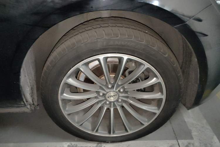 Used Zotye Z700 2016 1.8T Manual Elegant Model Right Front Wheel Hub