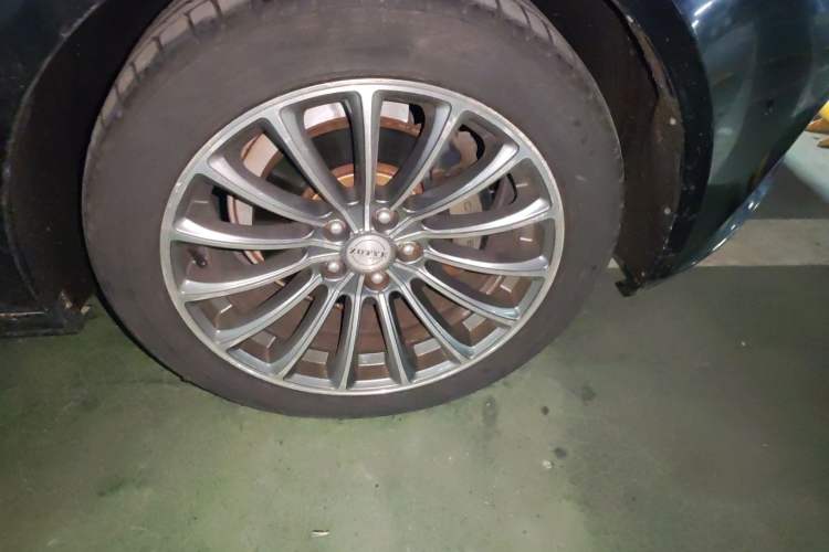 Used Zotye Z700 2016 1.8T DCT Prestige Edition Right Front Wheel Hub