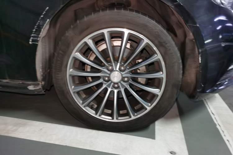 Used Zotye Z700 2016 1.8T DCT Elegant Version Right Front Wheel Hub