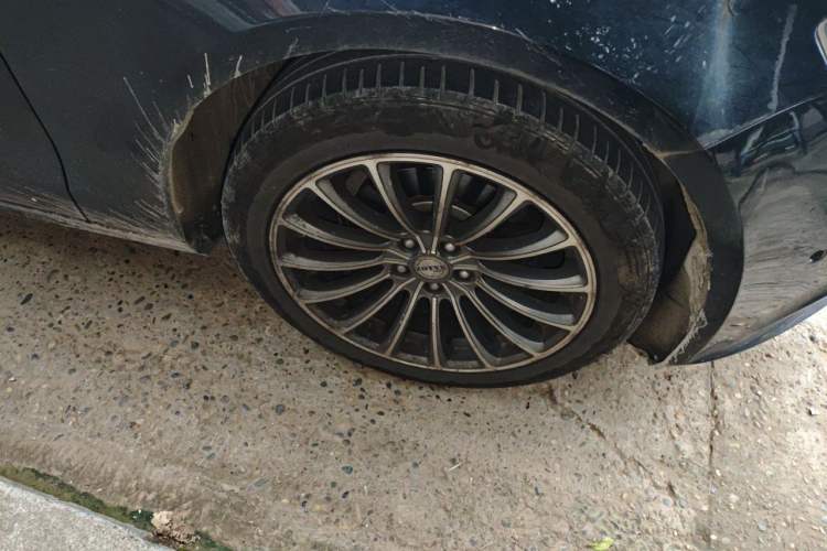 Used Zotye Z700 2016 1.8T DCT Elegant Version Right Front Wheel Hub