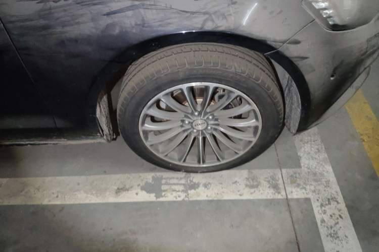 Used Zotye Z700 2016 1.8T Manual Elegant Model Right Front Wheel Hub