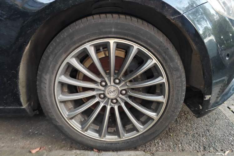 Used Zotye Z700 2016 1.8T DCT Executive Edition Right Front Wheel Hub