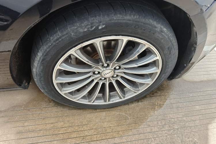 Used Zotye Z700 2016 1.8T Manual Luxury Model Right Front Wheel Hub