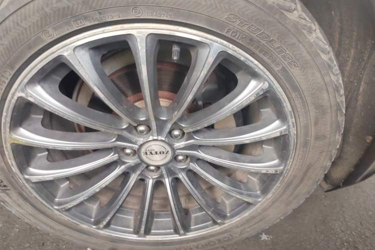 Used Zotye Z700 2016 1.8T Manual Luxury Model Right Front Wheel Hub