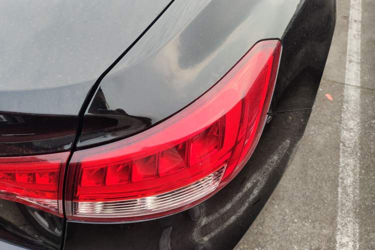Used Zotye Z700 2016 1.8T DCT Elegant Version Right Rear Taillight