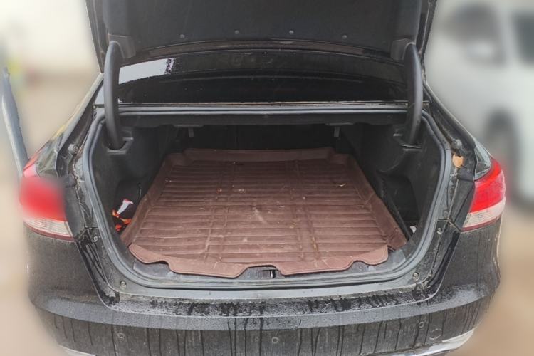 Used Zotye Z700 2016 1.8T Manual Luxury Model Trunk