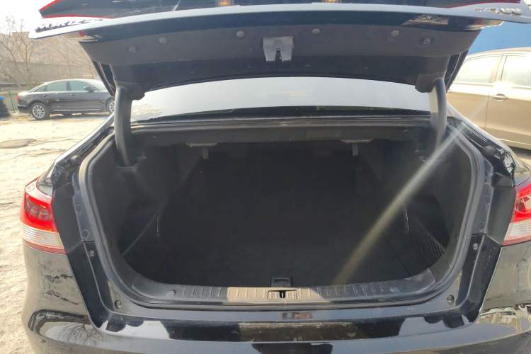 Used Zotye Z700 2016 1.8T DCT Elegant Version Trunk