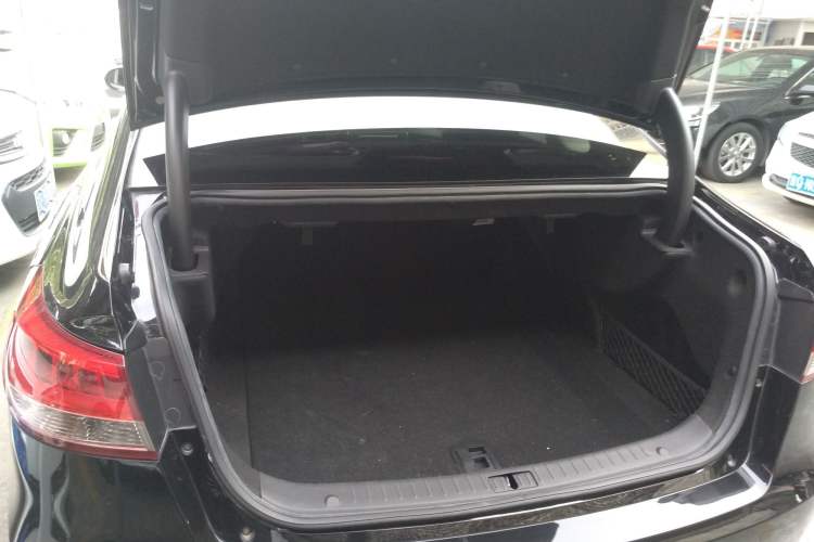 Used Zotye Z700 2016 1.8T Manual Elegant Model Trunk