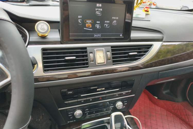 Used Zotye Z700 2016 1.8T DCT Prestige Edition Audio And AC Panel