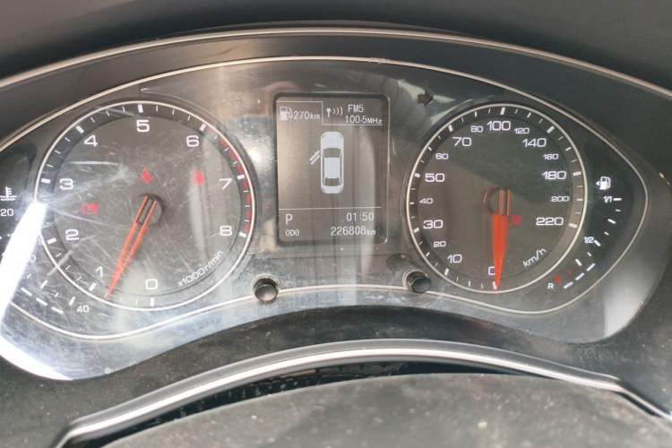 Used Zotye Z700 2016 1.8T DCT Prestige Edition Odometer Close Up