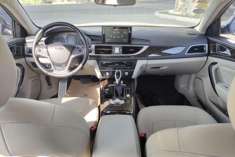 Used Zotye Z700 2016 1.8T DCT Luxury Model Center Console