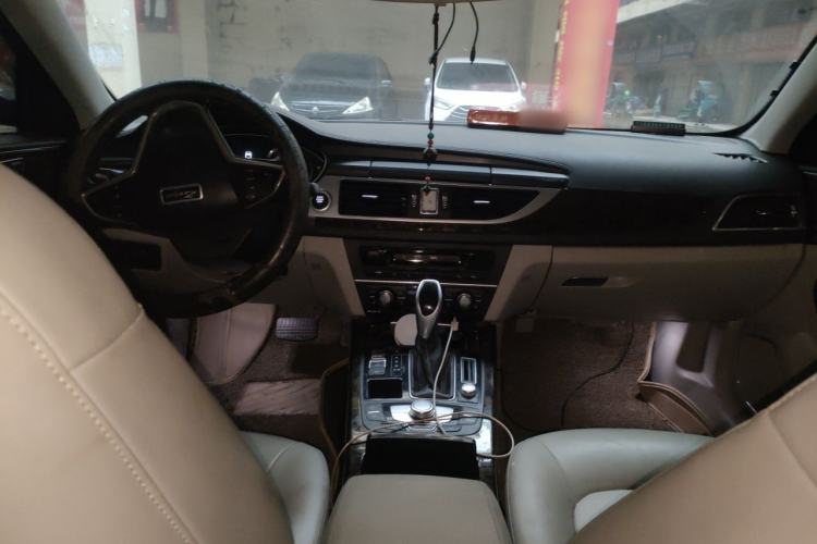 Used Zotye Z700 2016 1.8T DCT Elegant Version Center Console
