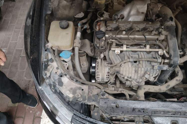 Used Zotye Z700 2016 1.8T DCT Elegant Version Engine Bay Right
