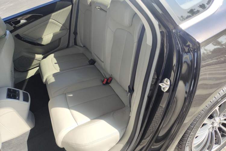 Used Zotye Z700 2016 1.8T DCT Luxury Model Left Rear Seat