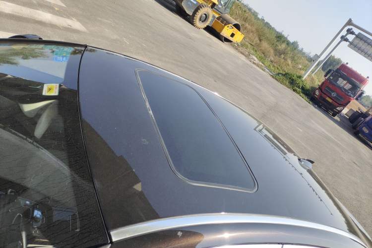 Used Zotye Z700 2016 1.8T DCT Luxury Model Roof