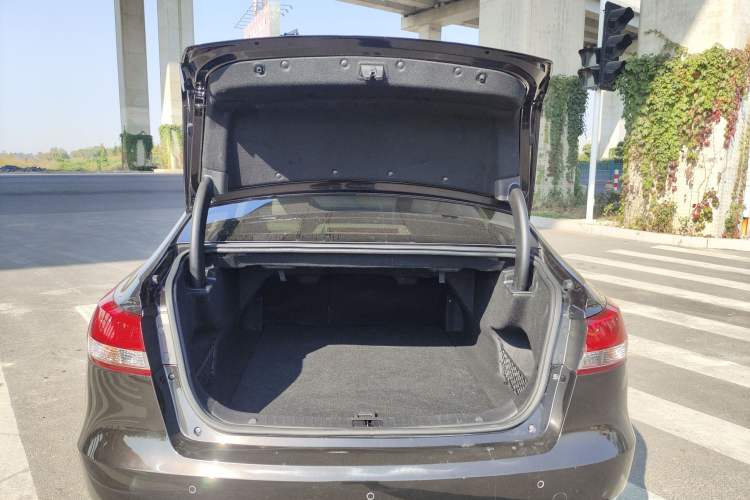 Used Zotye Z700 2016 1.8T DCT Luxury Model Trunk