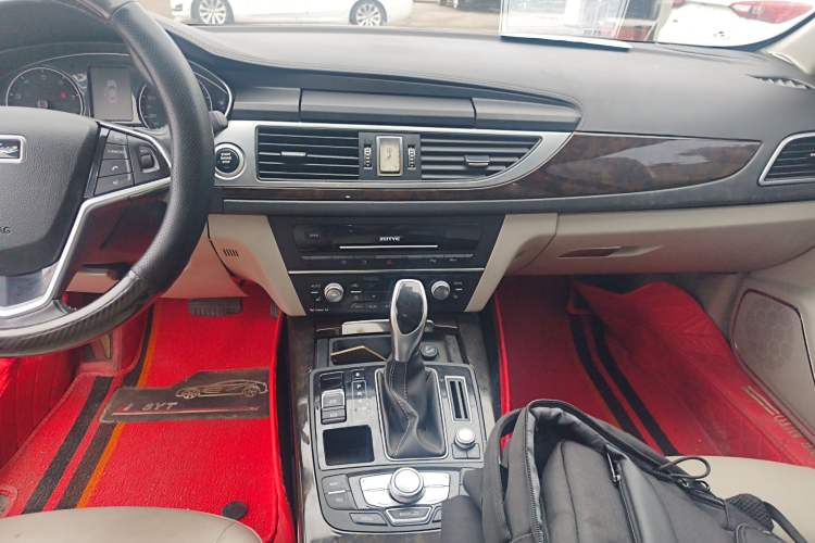 Used Zotye Z700 2016 1.8T DCT Prestige Edition Audio And AC Panel