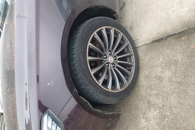 Used Zotye Z700 2016 1.8T DCT Prestige Edition Exterior 4