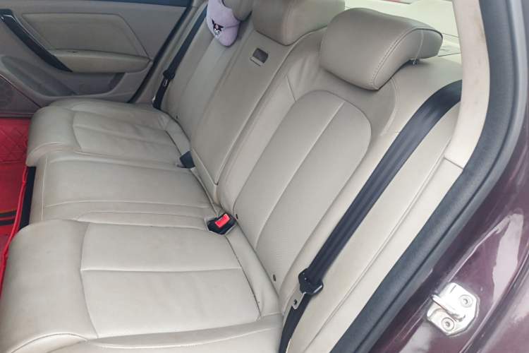 Used Zotye Z700 2016 1.8T DCT Prestige Edition Left Rear Seat