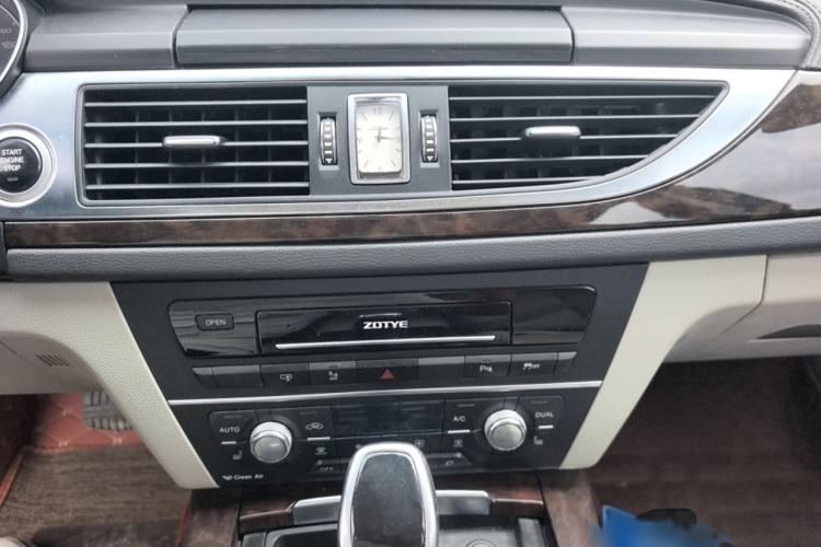 Used Zotye Z700 2016 1.8T DCT Elegant Version Audio And AC Panel