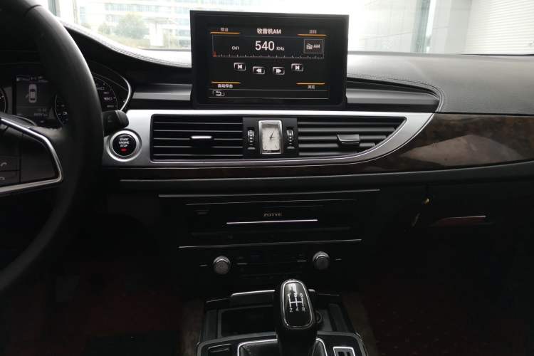 Used Zotye Z700 2016 1.8T Manual Luxury Model Audio And AC Panel