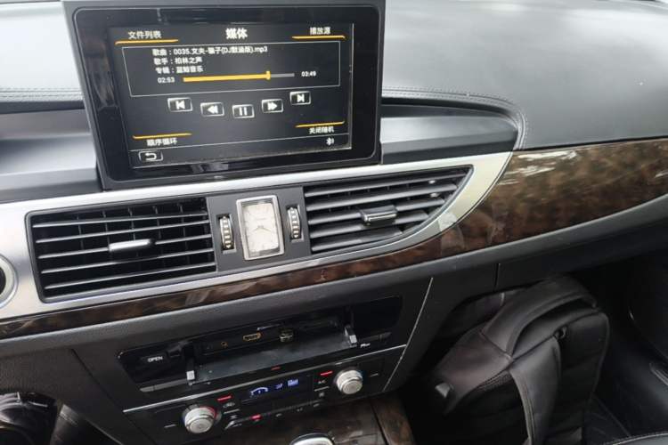Used Zotye Z700 2016 1.8T DCT Luxury Model Audio And AC Panel