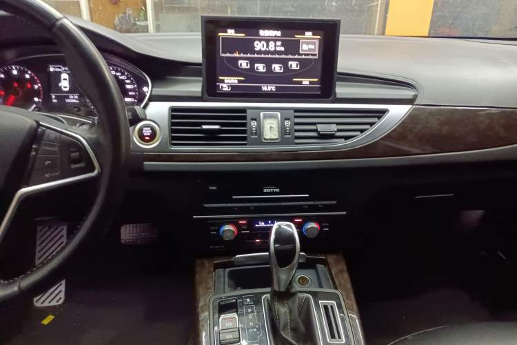 Used Zotye Z700 2016 1.8T DCT Elegant Version Audio And AC Panel