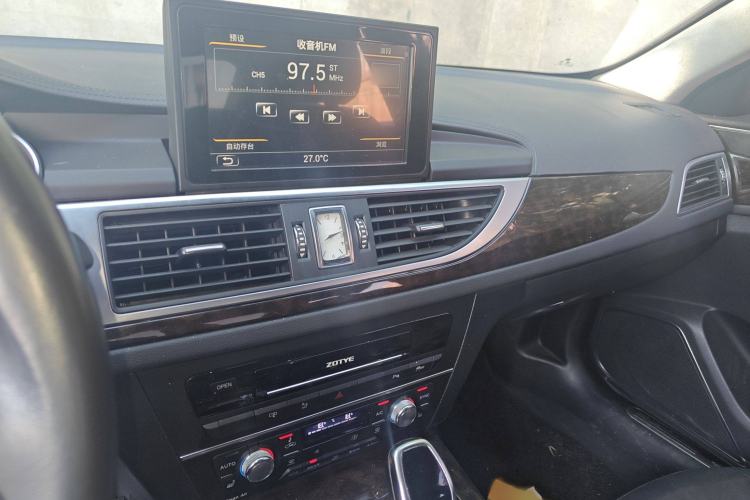 Used Zotye Z700 2016 1.8T DCT Prestige Edition Audio And AC Panel