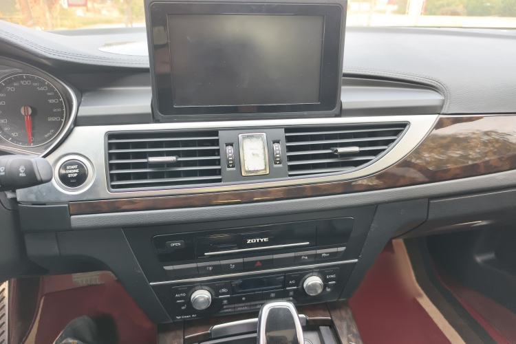 Used Zotye Z700 2016 1.8T DCT Prestige Edition Audio And AC Panel