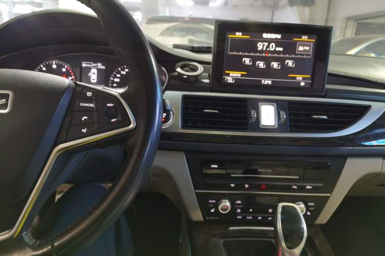 Used Zotye Z700 2016 1.8T DCT Elegant Version Audio And AC Panel