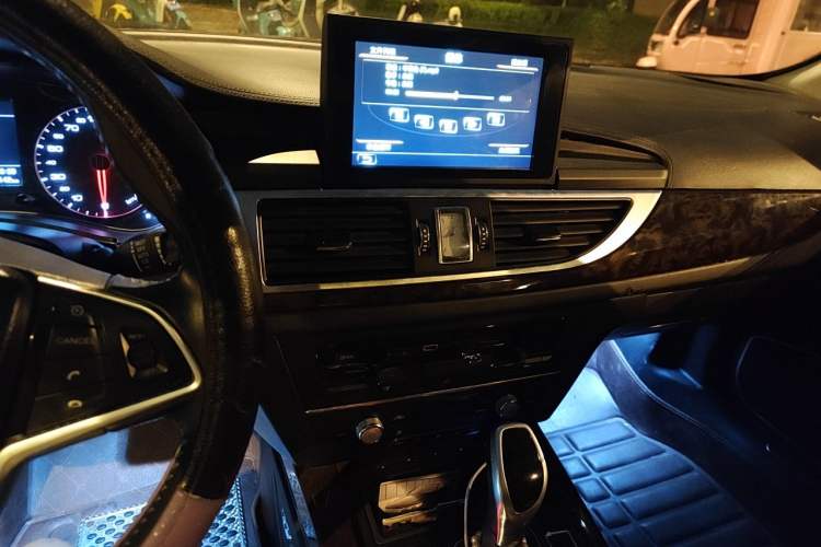 Used Zotye Z700 2016 1.8T DCT Prestige Edition Audio And AC Panel