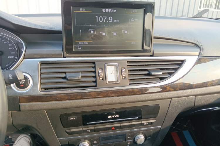 Used Zotye Z700 2016 1.8T DCT Luxury Model Audio And AC Panel