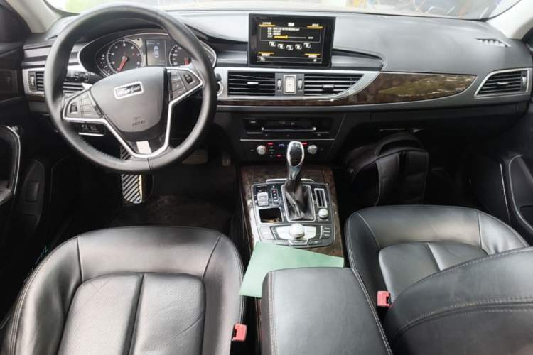 Used Zotye Z700 2016 1.8T DCT Luxury Model Center Console