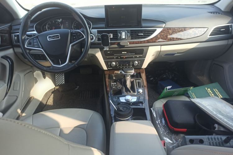Used Zotye Z700 2016 1.8T DCT Elegant Version Center Console