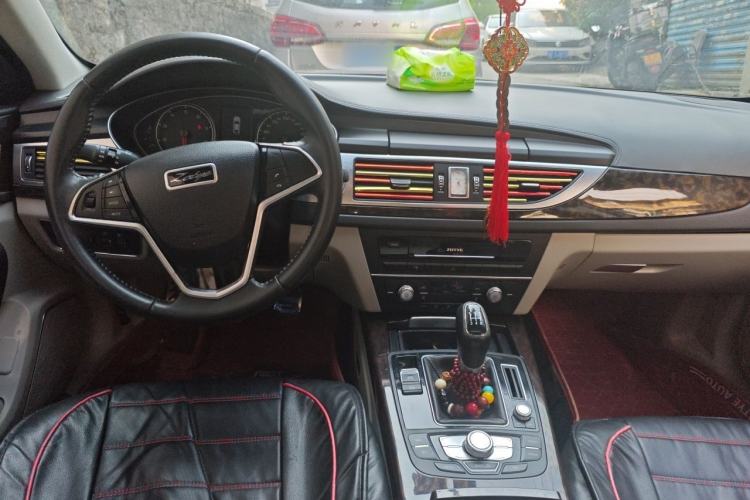 Used Zotye Z700 2016 1.8T Manual Luxury Model Center Console