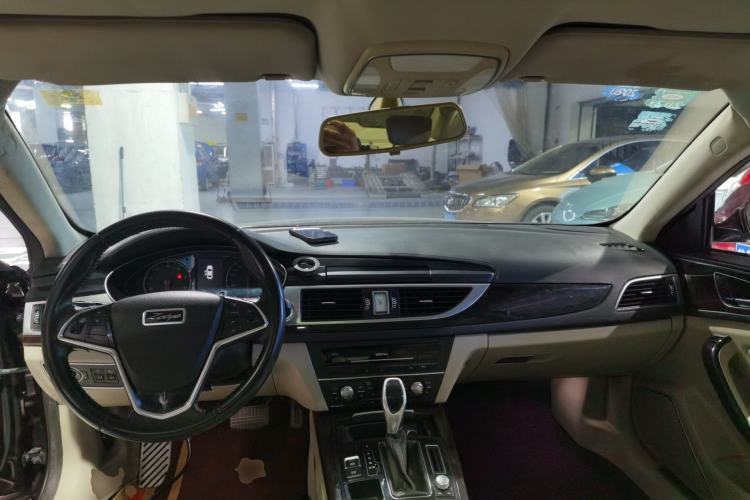 Used Zotye Z700 2016 1.8T DCT Elegant Version Center Console